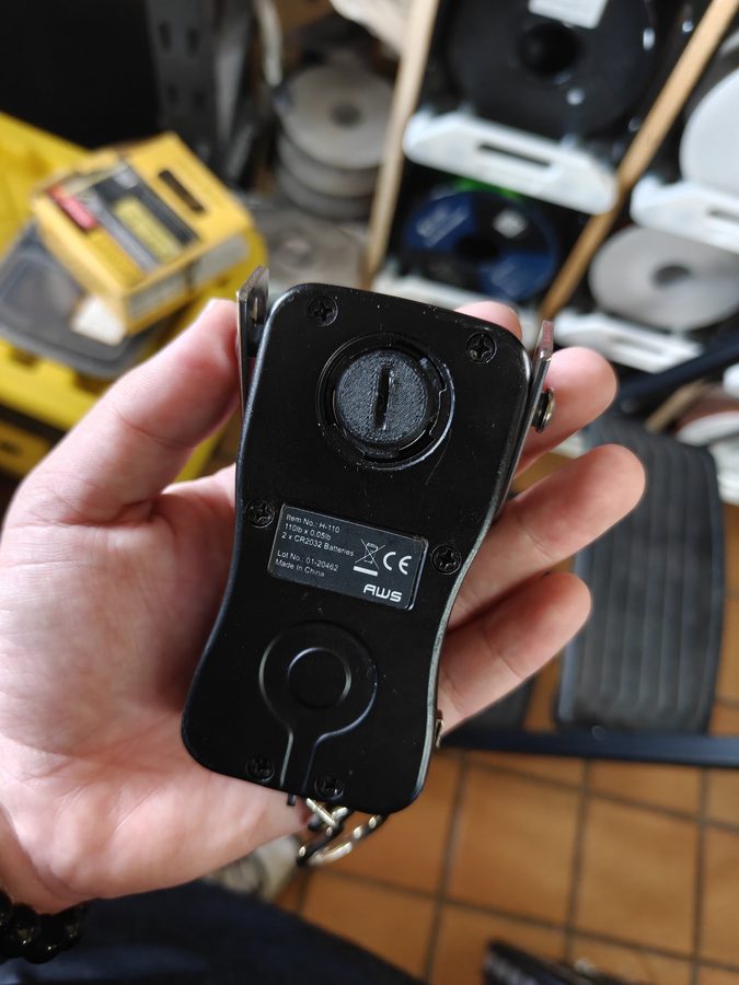 Hanging-scale battery cover, project view 1