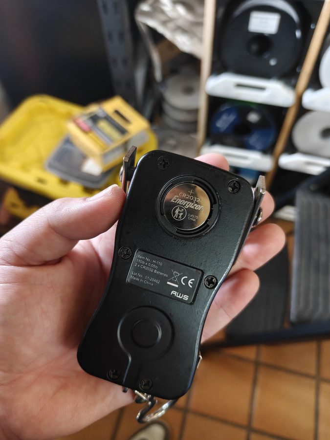 Hanging-scale battery cover, project view 2